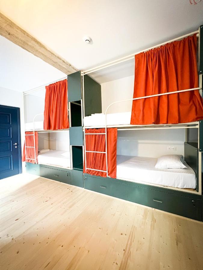 Black Tomato Hostel Koetaisi Buitenkant foto