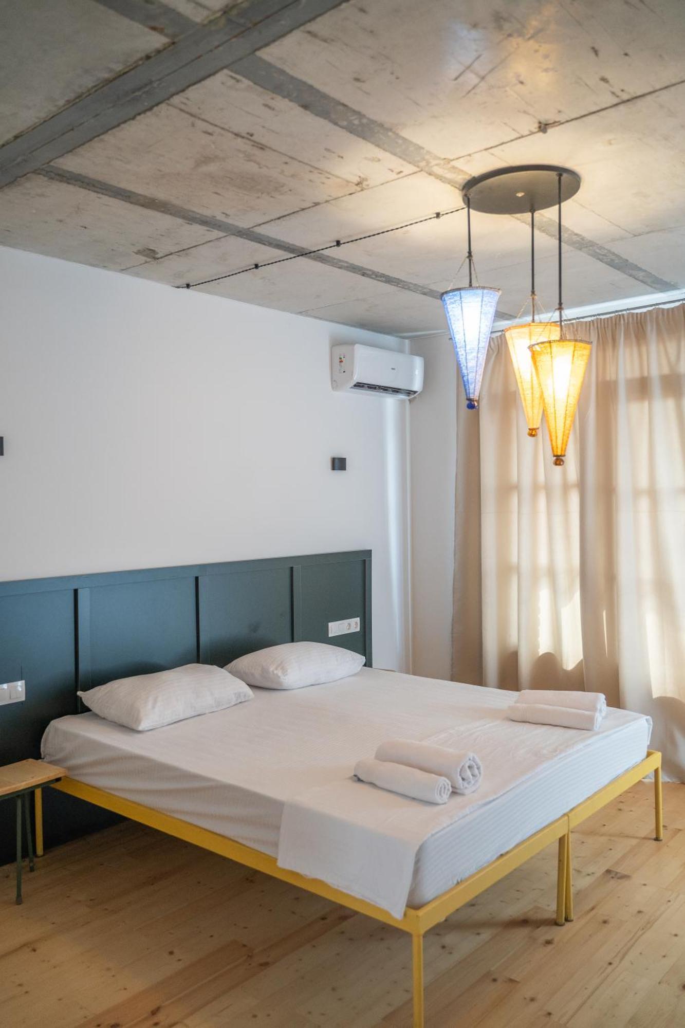 Black Tomato Hostel Koetaisi Buitenkant foto