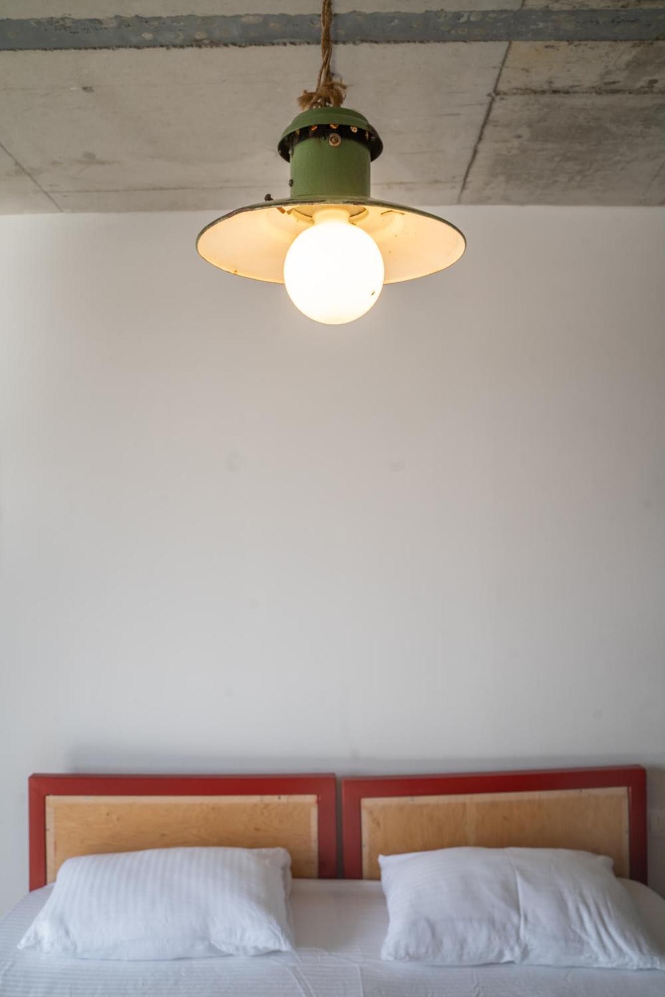 Black Tomato Hostel Koetaisi Buitenkant foto